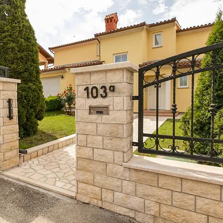 Mario アパート プーラ