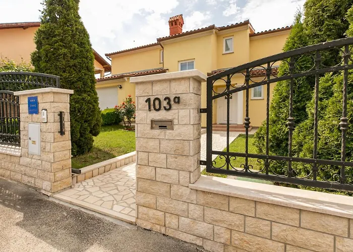 Mario 아파트 풀라